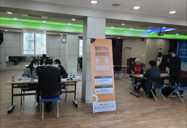 ▲ 양촌읍·통진읍에서 열린 찾아가는 현장상담소 진행 모습.
