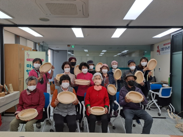 ▲ 여주시보건소 재가암환자관리 마음튼튼 힐링교실 운영 모습.