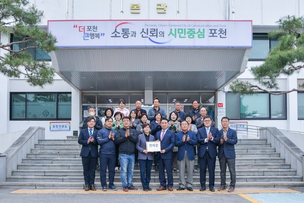 ▲ 가산~가평 천연가스 공급 시설 공사 관련 정압시설 추가 설치 건의문 전달 모습.