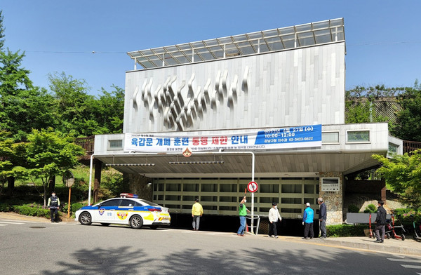 ▲ 신사나들목 육갑문.