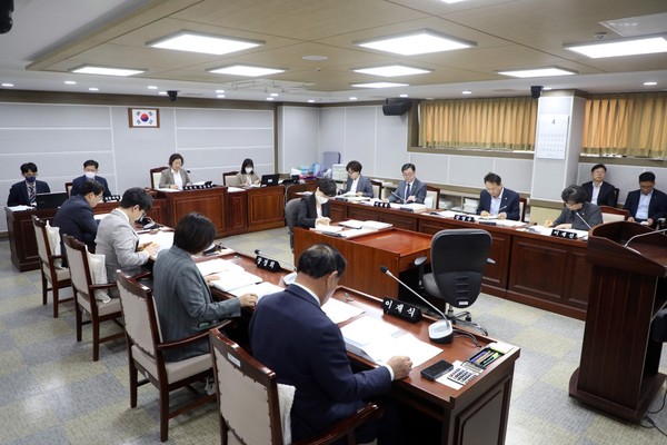 ▲ 수원시의회 기획경제위원회.