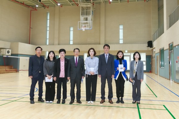 ▲ 부천시의회 행정복지위원회 ‘고강다목적체육센터’ 방문 단체사진.