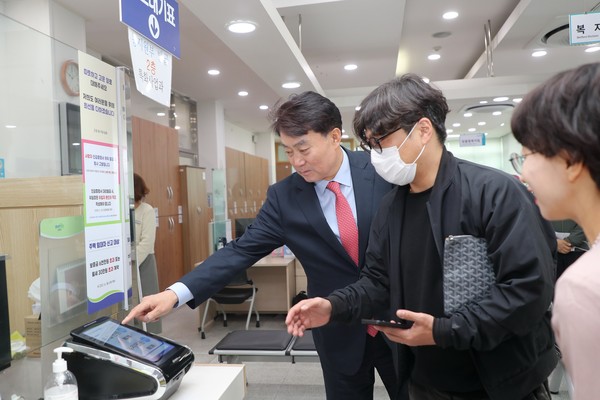 ▲ 군포시 이동시장실 운영 모습.