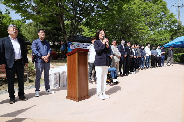 ▲ 안성시 한국노총 안성지역지부와 함께 노사정 등반대회 개최 모습.