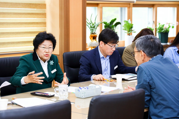 ▲ 사이다토크 진행 중인 김경희 이천시장 모습.