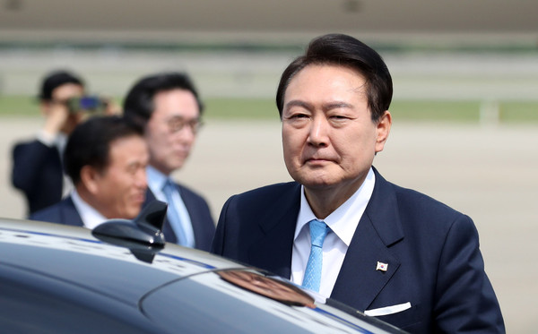 ▲ 차량으로 이동하는 윤 대통령. /뉴시스