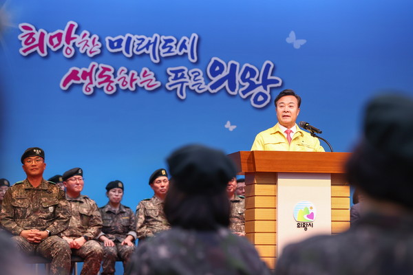 ▲ 여성예비군 소대 창설식에 참석한 김성제 의왕시장.