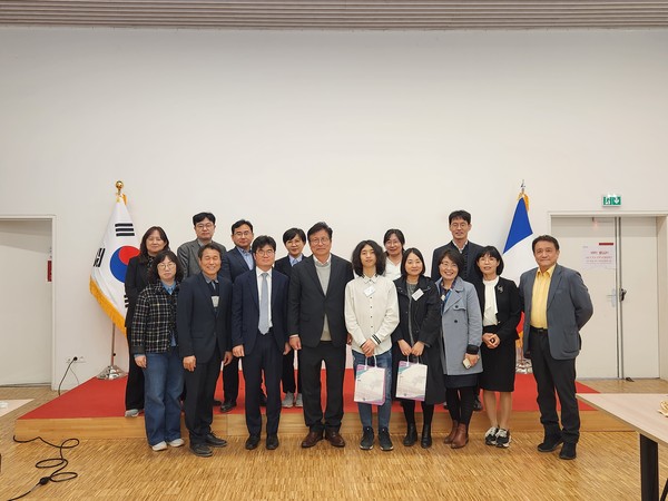 ▲ 도성훈 인천광역시교육감, 한불교육문화교류협회(파리 국제 대학촌 한국관) 방문 단체사진.