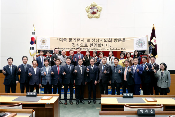 ▲ 풀러턴시 성남시의회 방문 기념촬영.