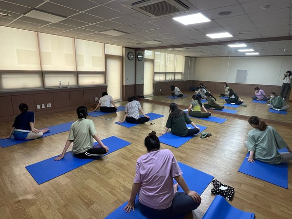 ▲ 미추홀구 숭의보건지소 행복한 출산 임산부 요가 교실 운영 모습.