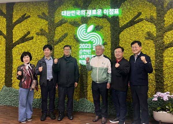 ▲ 경제환경위 비교견학 기념촬영.