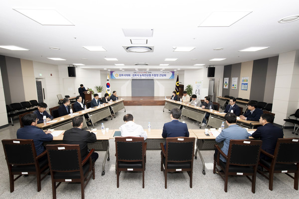▲ 도시환경위원회·김포시 농협 조합장 간담회 모습.
