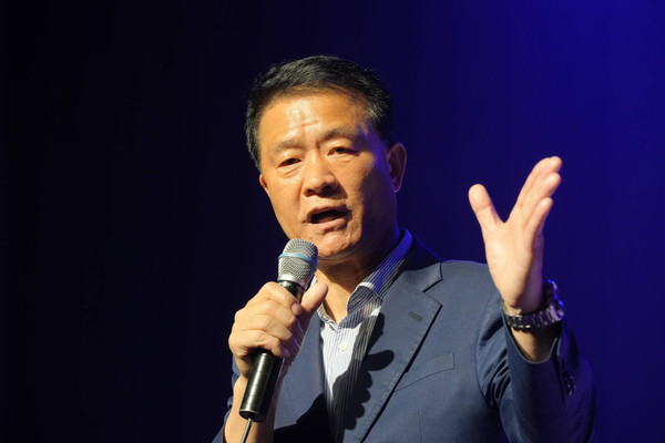 ▲ ‘어르신 효 콘서트’서 인사말 전하는 이승로 성북구청장.