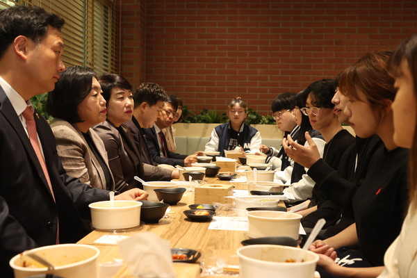 ▲ 경기도의회 국민의힘, 아주대 방문 현장.