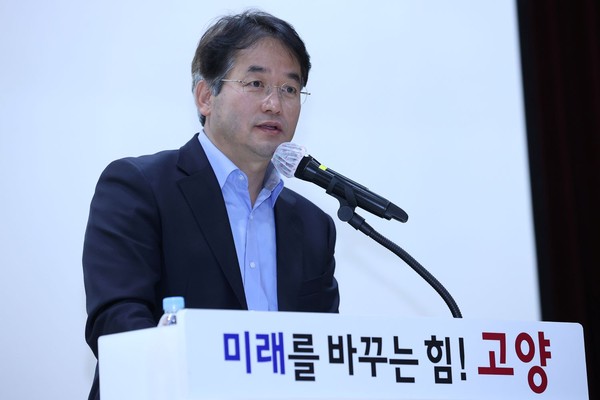 ▲ 고양시 지속가능발전협의회 위촉식 및 역량 강화 교육에 참석한 이동환 고양시장.
