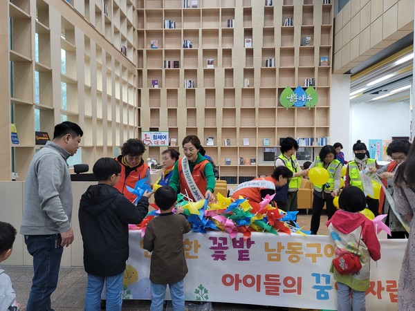 ▲ 남동구 여성단체협의회 민관합동 폭력예방 캠페인 실시 모습.