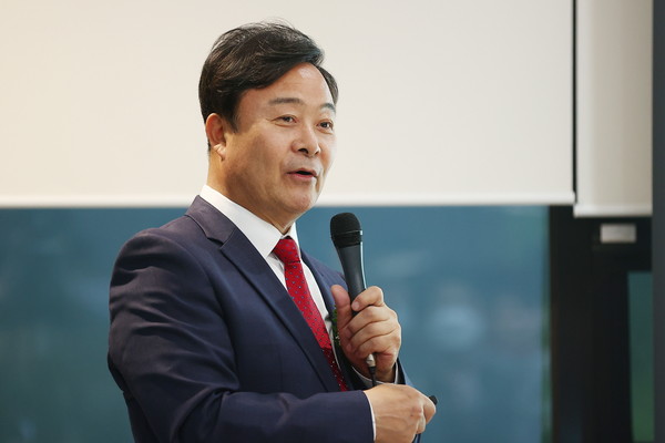 ▲ 찾아가는 시장실을 진행하고 있는 김성제 의왕시장.