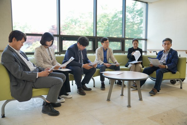 ▲ 현장방문한 교육복지위원회 위원들.