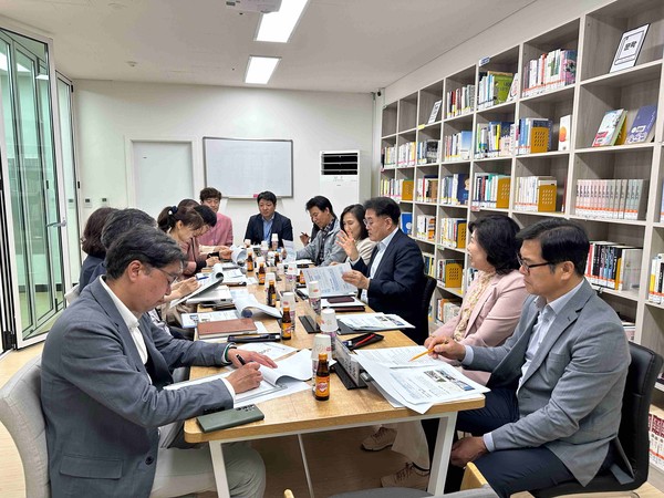 ▲ 이경희 제1부교육감, 성남 다함께돌봄센터 방문 모습.
