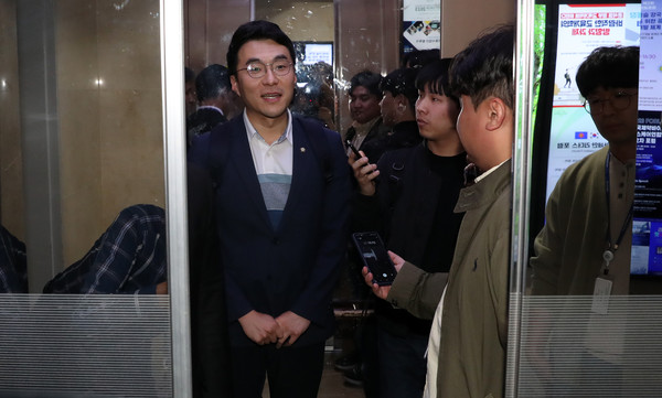 ▲ 질문 받는 김남국 의원. /뉴시스