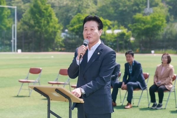 ▲ 최성운 의장이 축사하고 있다.