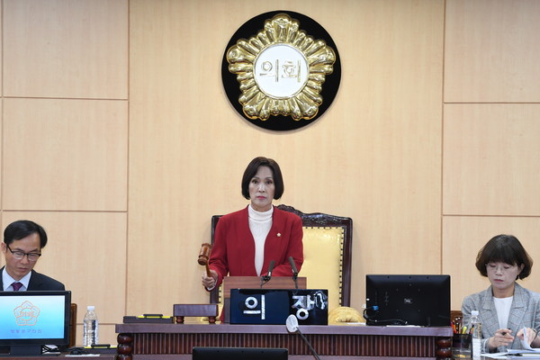 ▲ 개회사하는 정선희 의장.