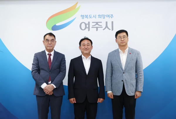 ▲ 여주시와 (주)신세계사이먼 업무협약 체결 모습.
