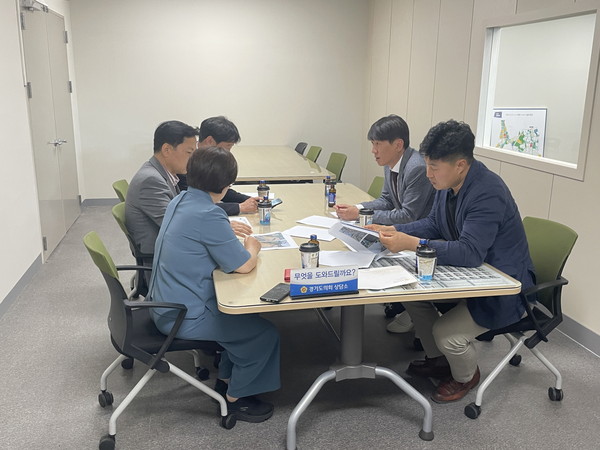 ▲ 김민호·이영주 의원, 양주시 학교 앞 좁은 통행로 해결 관련 정담회.