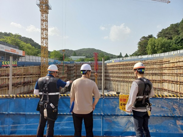 ▲ 용인특례시 대형 건설공사 현장 안전점검 실시 모습.
