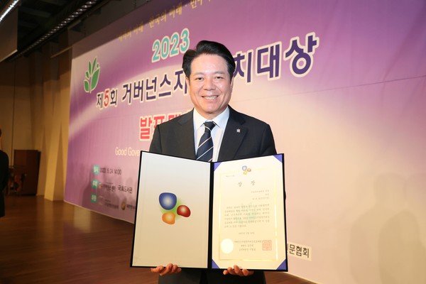 ▲ 최대호 안양시장이 제5회 거버넌스 지방정치대상서 대상을 수상했다.