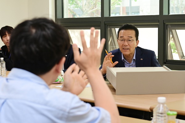 ▲ 연수구 송도 신축 아파트 혹파리 피해 현장간담회 개최 모습.