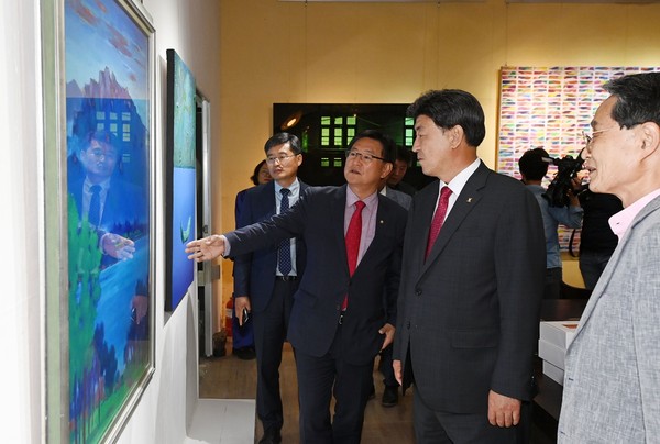 ▲ 한국미술명작전 개막식에 참석한 방세환 광주시장.