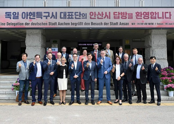 ▲ 안산시 독일 아헨특구시 경제협력 사절단 방문 모습.