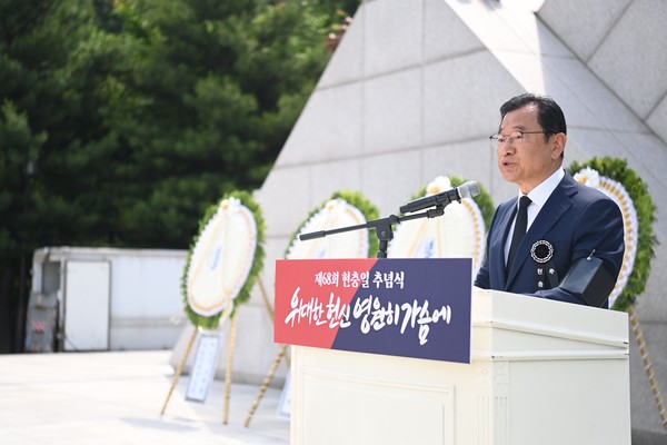 ▲ 현충일 추념식에 참석한 이현재 하남시장.
