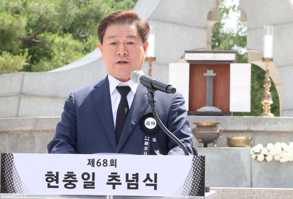 ▲ 현충일 추념식에 참석한 박승원 광명시장.