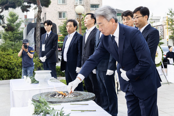 ▲ 현충일 추념식에 참석한 윤환 계양구청장.