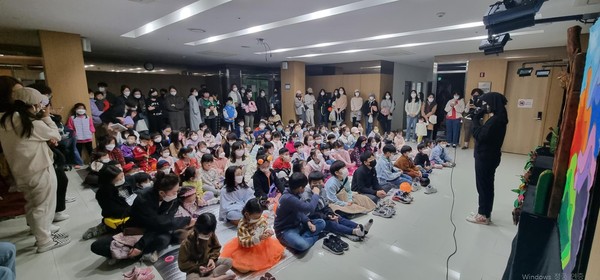 ▲ 용인특례시 독서 권장 공연 진행 모습.