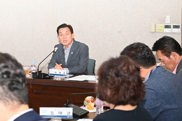 ▲ 이재준 수원시장이 보고회에서 발언하고 있다.