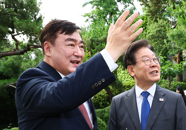▲ 이재명 더불어민주당 대표가 싱하이밍 주한중국대사를 예방했다. /뉴시스