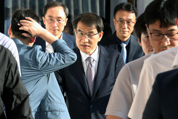 ▲ 청사 나서는 노태악 선관위원장. /뉴시스