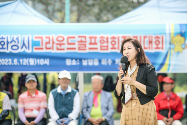▲ 축사 진행 중인 김경희 의장.