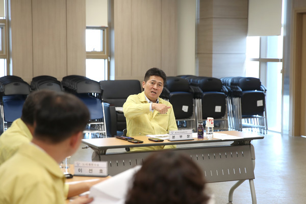 ▲ 안전한국훈련 토론훈련에 참석한 김정헌 인천중구청장.