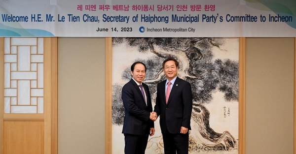 ▲ (우)유정복 인천시장과 (좌)레 띠엔 쩌우 하이퐁시 당서기.
