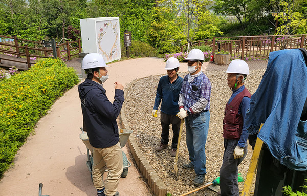 ▲ 공원분야 공사현장 기술지도 모습.