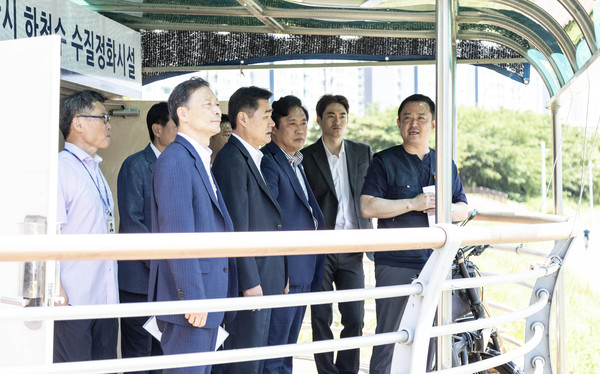 ▲ 행정사무감사 관련 현장활동하는 안산시의회 도시환경위 위원들.