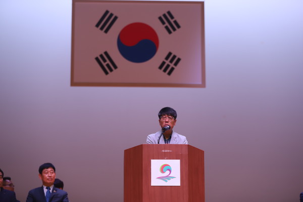▲ 평택시의회 의장배 피구대회 대회사하는 유승영 의장.