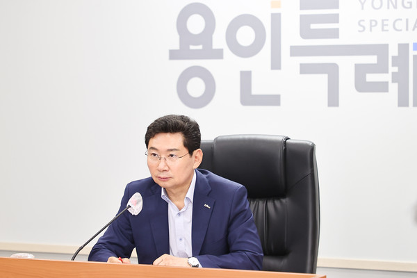 ▲ 이상일 용인특례시장이 간부공무원 회의를 주재하고 있다.