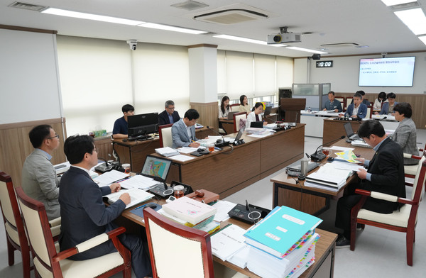 ▲ 하남시의회 도시건설위원회 ‘2023년 행정사무감사’ 현장 모습.