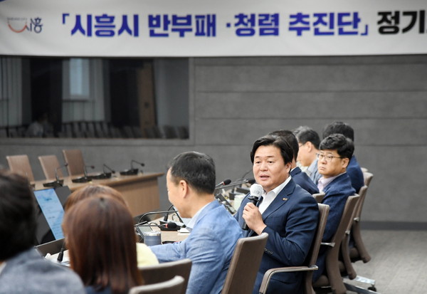 ▲ 임병택 시흥시장이 반부패·청렴 추진단 정기회의에서 발언하고 있다.
