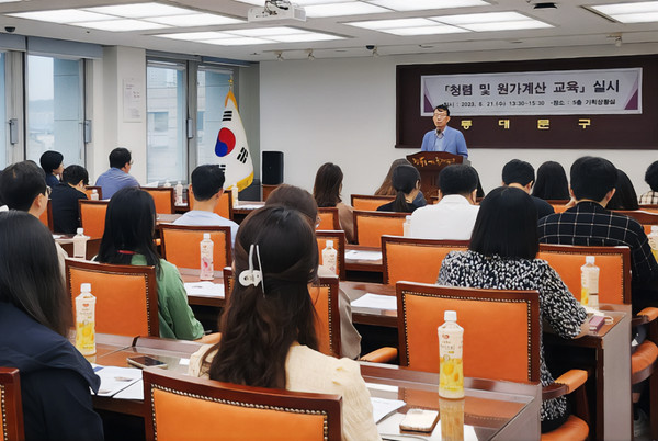 ▲ 최홍연 동대문구 부구청장이 청렴교육을 진행하고 있다.